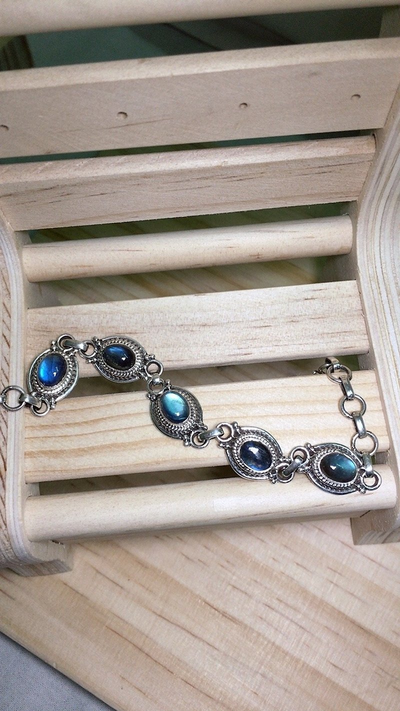 Labradorite bracelet Handmade in Nepal 92.5% Silver - Bracelets - Gemstone 