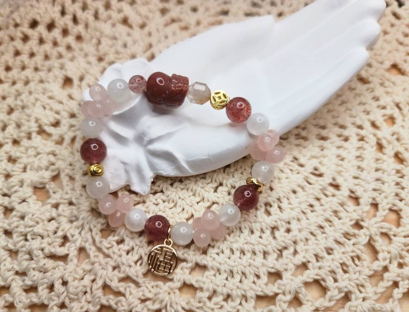 Pink crystal strawberry crystal moonstone 豼貅 crystal bracelet - Bracelets - Crystal 