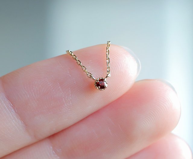 1月誕生石 K10 ガーネットの一粒ネックレス ~Petela~ (K18 変更可能) - ショップ RASPIA Jewelry ネックレス -  Pinkoi