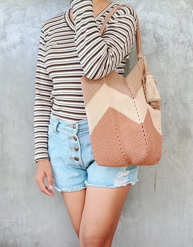 brown granny square bag knitted bag - 手提包/手提袋 - 棉．麻 