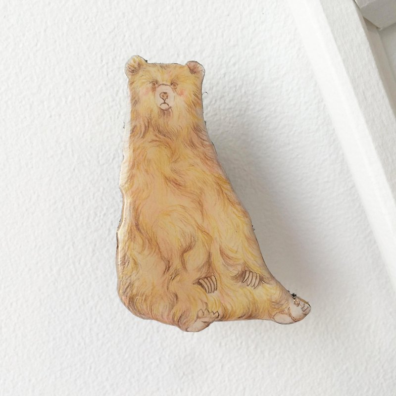 # 11 sit down Bear: handmade brooch - เข็มกลัด - พลาสติก สีกากี