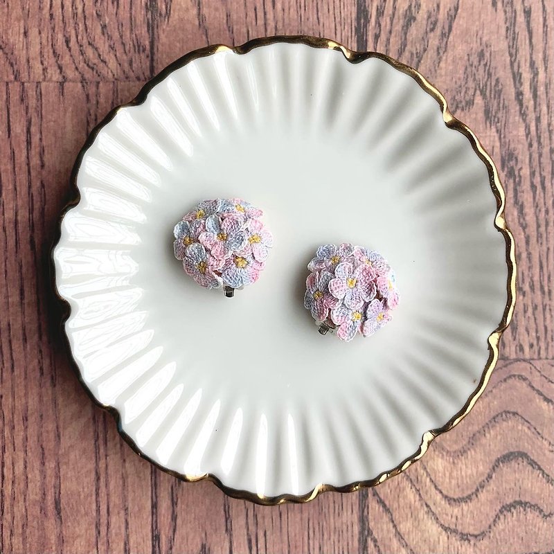 Micro Crochet flowers earrings - ต่างหู - ผ้าฝ้าย/ผ้าลินิน สีม่วง