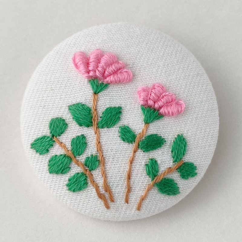 Plump Pink Flower Embroidered Brooch or Embroidered Hair Ties - เข็มกลัด - ผ้าฝ้าย/ผ้าลินิน สึชมพู