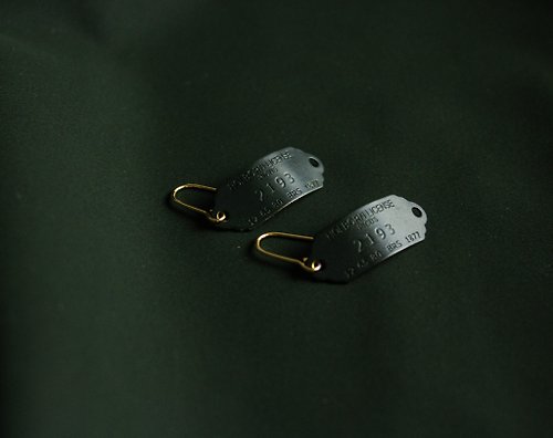 Japan PICUS pure Bronze luggage tag earrings - Shop Pivoting izdon