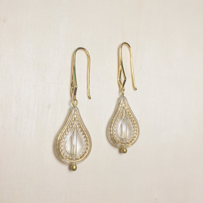 Vintage water drop carved diamond earrings - Earrings & Clip-ons - Resin Transparent