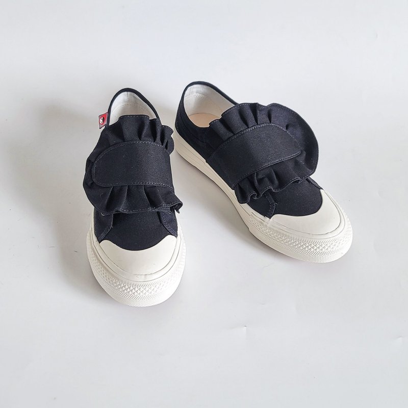 Lotus Leaf Casual Shoes- Black Little Red Riding Hood and Big Bad Wolf - รองเท้าลำลองผู้หญิง - ผ้าฝ้าย/ผ้าลินิน สีดำ