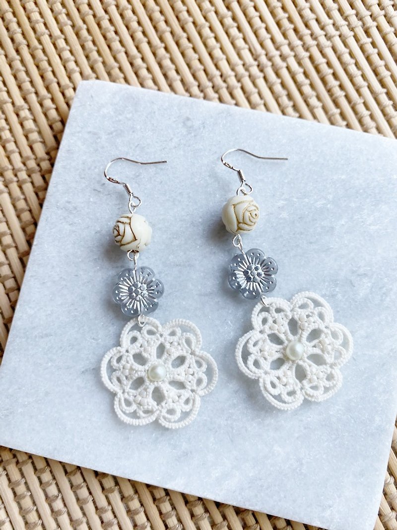 Off-White Handmade Floral Earrings with Beads - ต่างหู - ผ้าฝ้าย/ผ้าลินิน ขาว