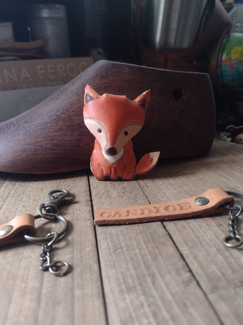 Lovely Mr. Fox Three-dimensional Pure Leather Key Model - Name can be customized - ที่ห้อยกุญแจ - หนังแท้ สีแดง