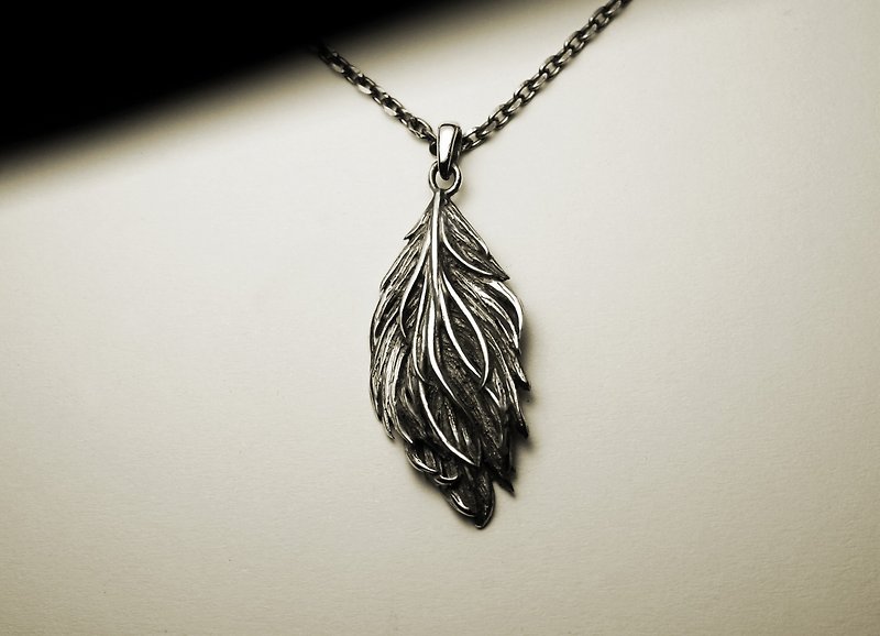 Waterfowl Feather Silver Necklace - สร้อยคอ - โลหะ สีเงิน