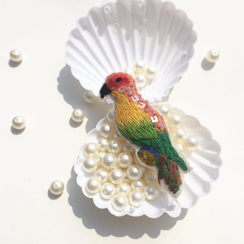 Parrot embroidery brooch - Brooches - Thread Multicolor