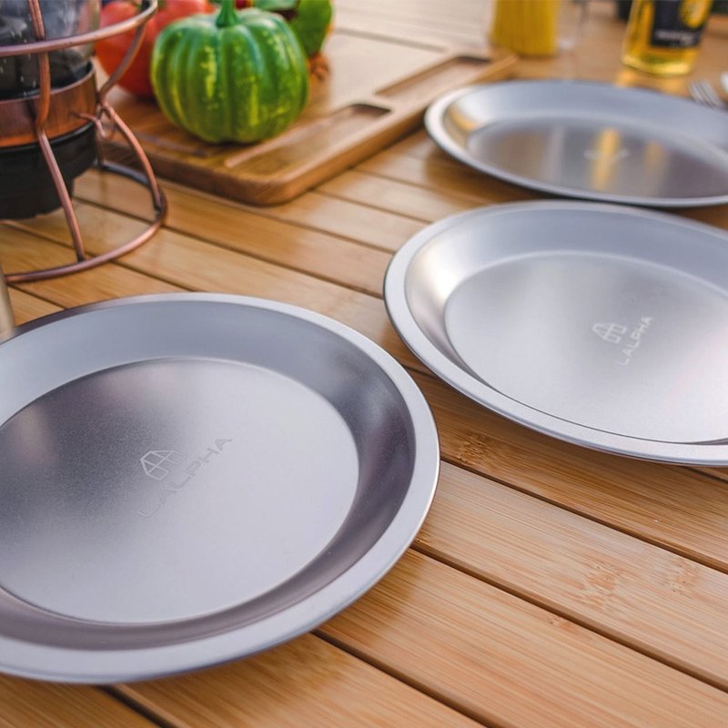 Japan LALPHA Japanese-made titanium extremely lightweight dinner plate three-piece set (with storage bag) - จานและถาด - โลหะ สีเงิน