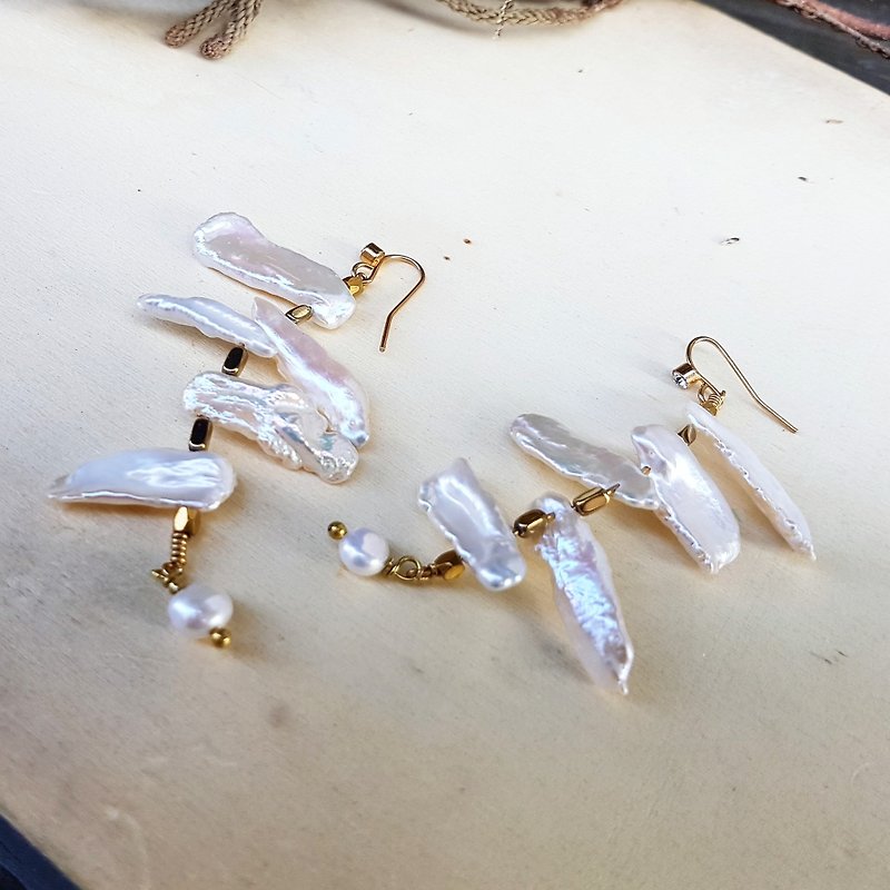 排他的設計[天然の真珠のイヤリング手作りの銅の不規則な形状】 - ピアス・イヤリング - 宝石 ホワイト