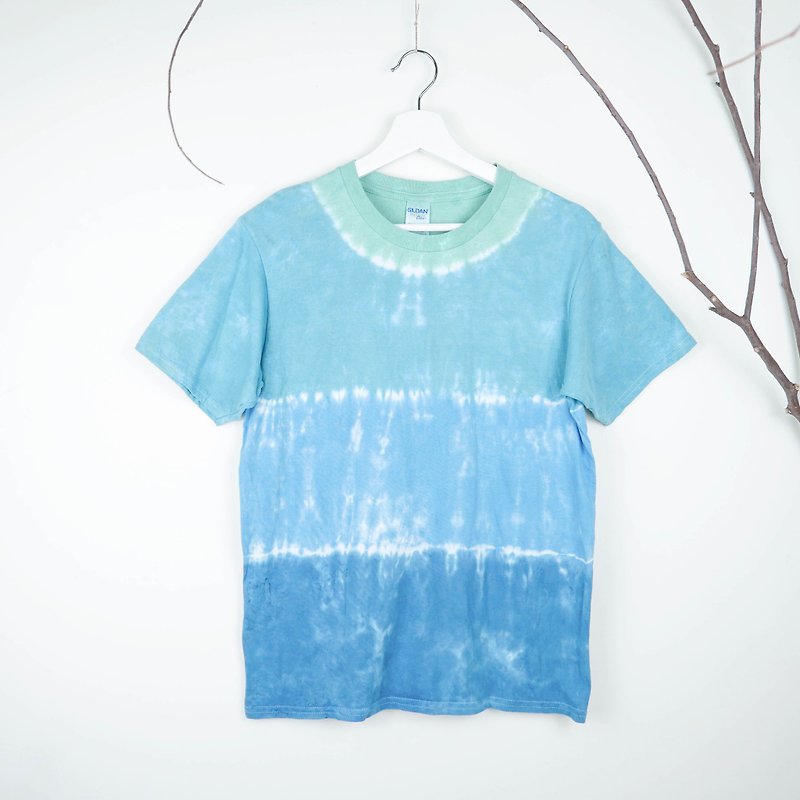 : 湖心 : T恤 中性款/女款 純棉 手染 渲染 禮物 手作 - T 恤 - 棉．麻 藍色