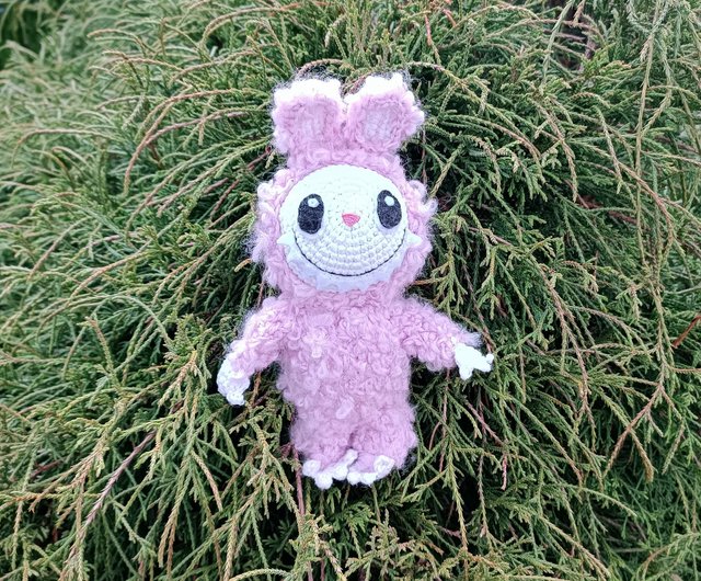 ピンクのウサギのモンスターキーホルダーチャームかわいい編み