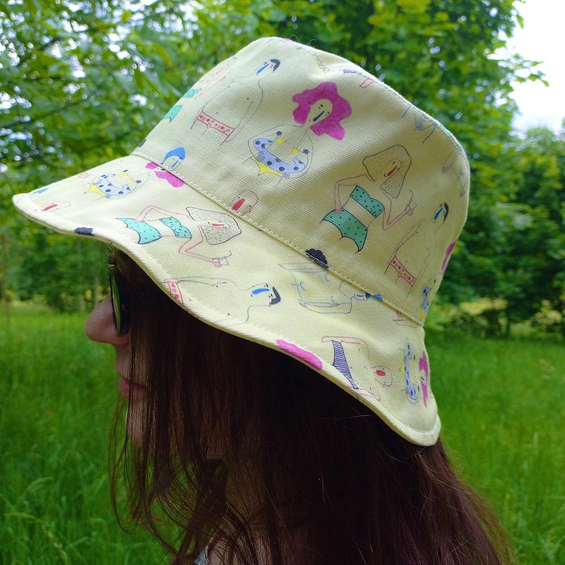 Comic cotton bucket hat for travel, beach, sun protection. Yellow designer hat. - 帽子 - 棉．麻 黃色