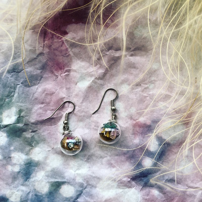 [Dry Flower Earrings] Universe - Earrings & Clip-ons - Glass Multicolor