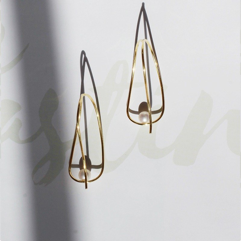 MissQueeny Delicate earrings / 925 sterling silver earrings natural pearl Huxian - ต่างหู - โลหะ สีทอง