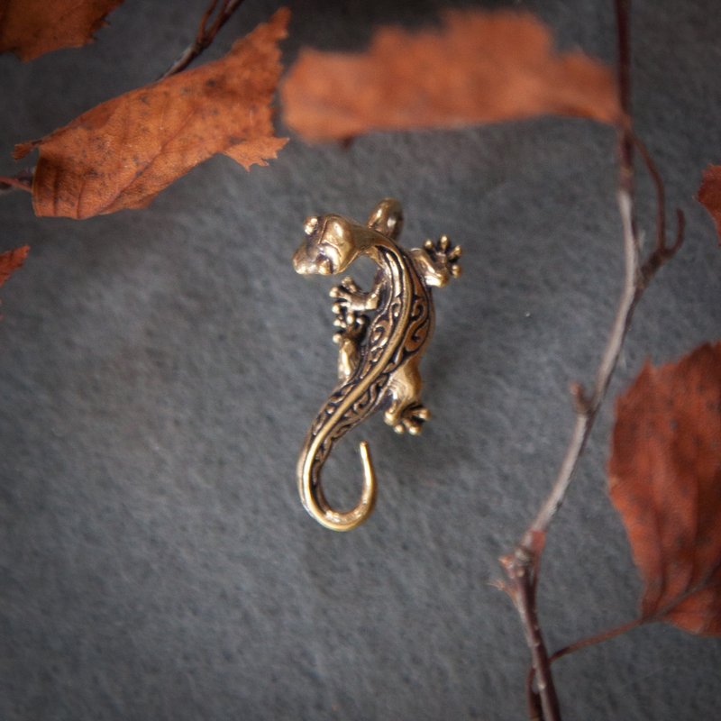 Lizard pendant. Handmade jewelry. Pagan art. Gekko necklace. Present for her. - 項鍊 - 其他金屬 橘色