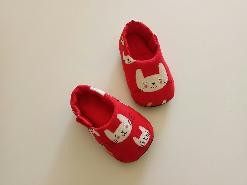 <紅> 兔子與紅蘿蔔 彌月禮物 生日禮物 嬰兒鞋 - 圍兜/口水巾 - 棉．麻 紅色