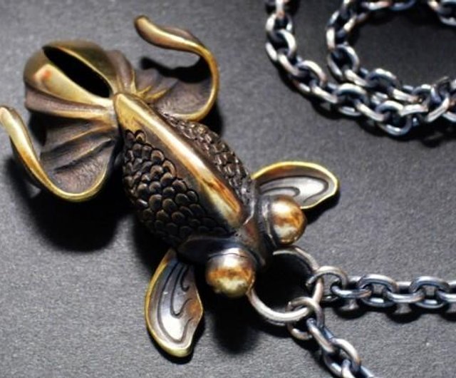 popeyed goldfish pendant