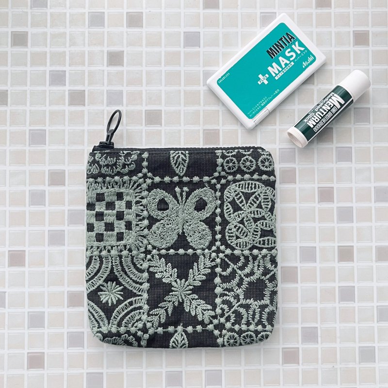 mina perhonen forest tile 刺繍　蝶　ミニ　深型　ポーチ　forest tile - 化妝包/收納袋 - 棉．麻 咖啡色