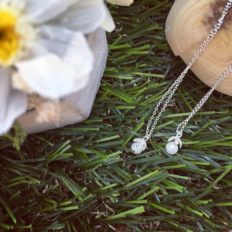 925 sterling silver / mini pearl • Flower pendant necklace - สร้อยคอ - เงินแท้ สีแดง
