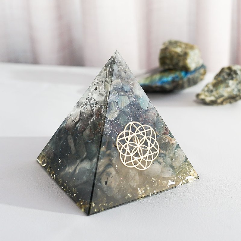 Reservation [labradorite, green ghost, blue hair crystal] Orgen Crystal Energy Pyramid 8x8cm - Items for Display - Other Materials 