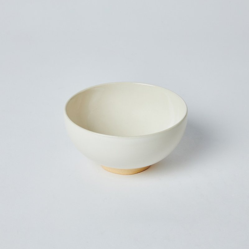 KOGA │ 陶製丸い飯碗 (鶯白) - 茶碗・ボウル - 陶器 ホワイト