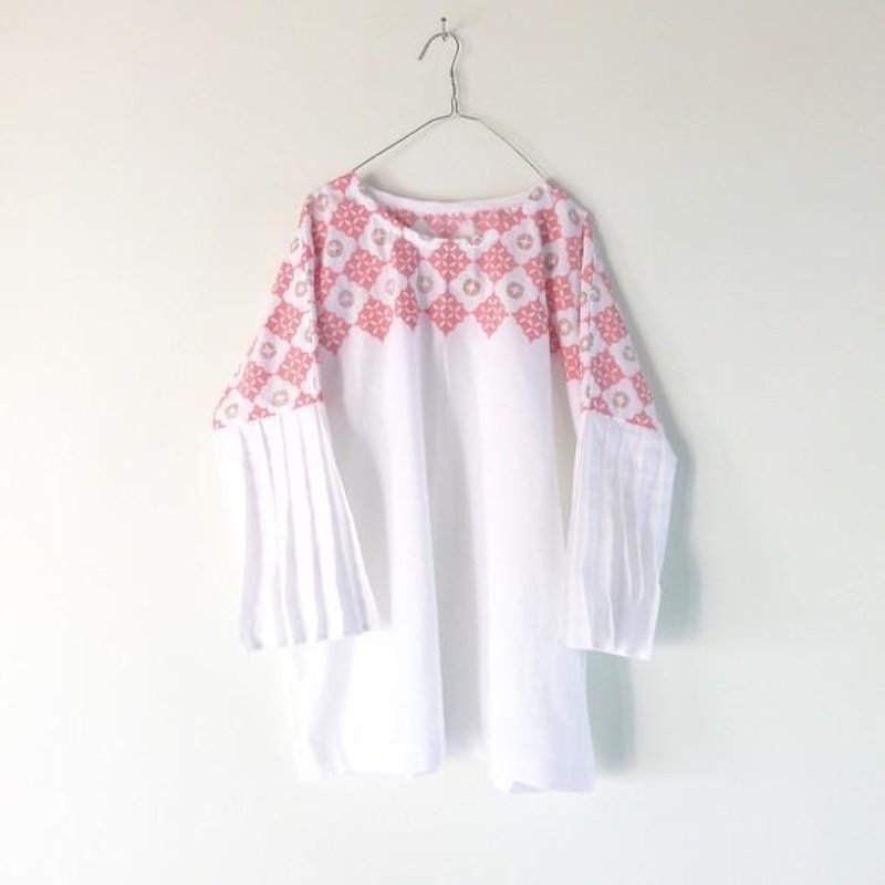 Pink / pleated sleeve and block print pullover shirt - เสื้อผู้หญิง - ผ้าฝ้าย/ผ้าลินิน สึชมพู