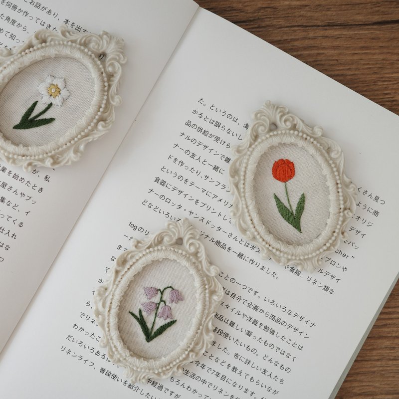 陶瓷刺繡植物畫框 鬱金香 風鈴花 水仙 祝福禮物 - 編織/刺繡/羊毛氈/縫紉 - 瓷 