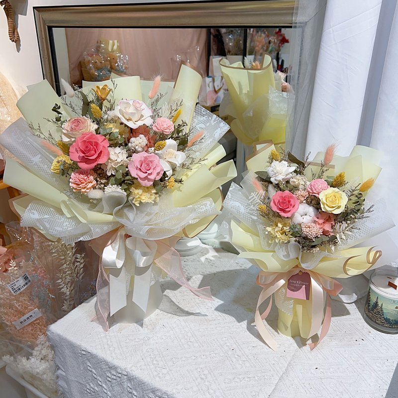 FengFlower [Pink and yellow eternal rose bouquet] non-withering flowers/eternal flowers/dried flowers - ช่อดอกไม้แห้ง - พืช/ดอกไม้ สีเหลือง