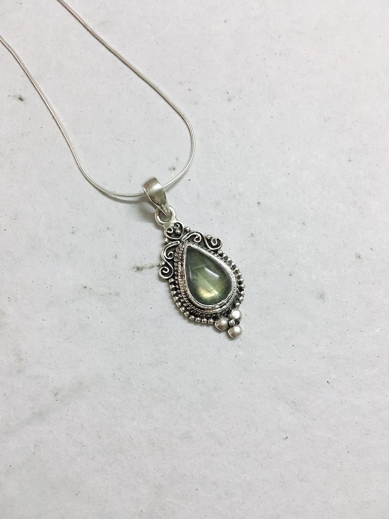 Labradorite Pendant Handmade in Nepal 92.5% Silver - Necklaces - Semi-Precious Stones 