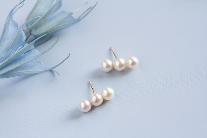 Triple Baby Akoya Pearl Stud Earrings 14Kgf - ต่างหู - ไข่มุก ขาว