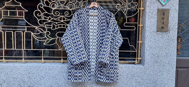 AMIN'S SHINY WORLD Navy blue ethnic white totem Sashiko KIMONO - เสื้อโค้ทผู้ชาย - ผ้าฝ้าย/ผ้าลินิน หลากหลายสี