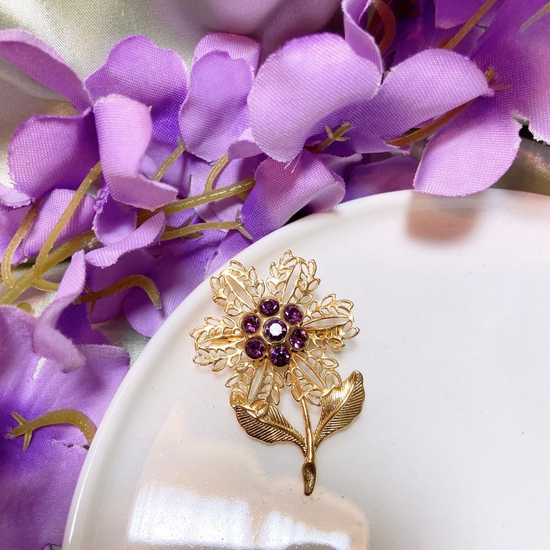 【西洋古董飾品】品味簍空花卉葉脈 紫花蕊萊茵 優雅胸章 胸針 - 胸針 - 貴金屬 紫色