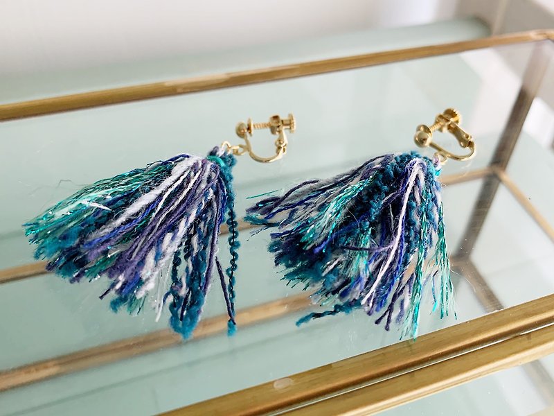 Soft and colorful tassel earrings or Clip-On 8 - ต่างหู - ผ้าฝ้าย/ผ้าลินิน สีน้ำเงิน