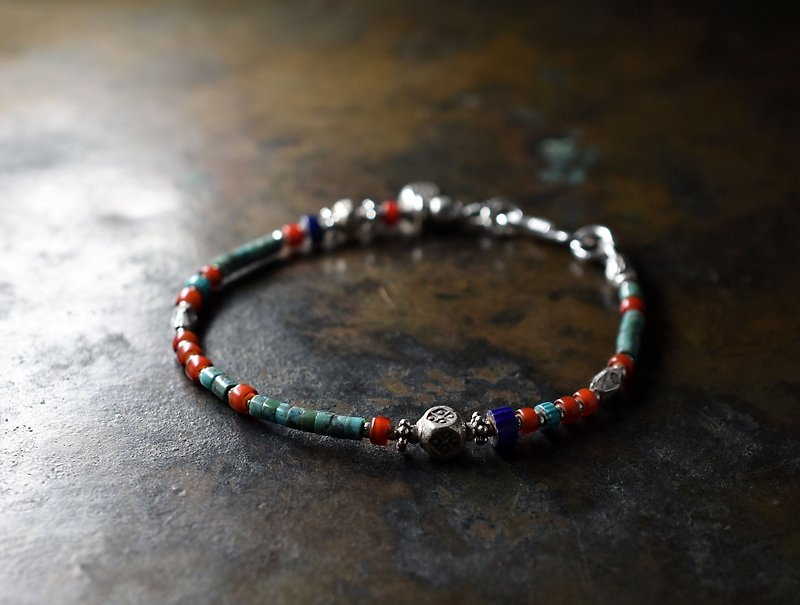 Delicate bracelet of green turquoise and amber white hearts, blue and turquoise blue chevron, and Karen Silver - สร้อยข้อมือ - เครื่องเพชรพลอย สีเขียว