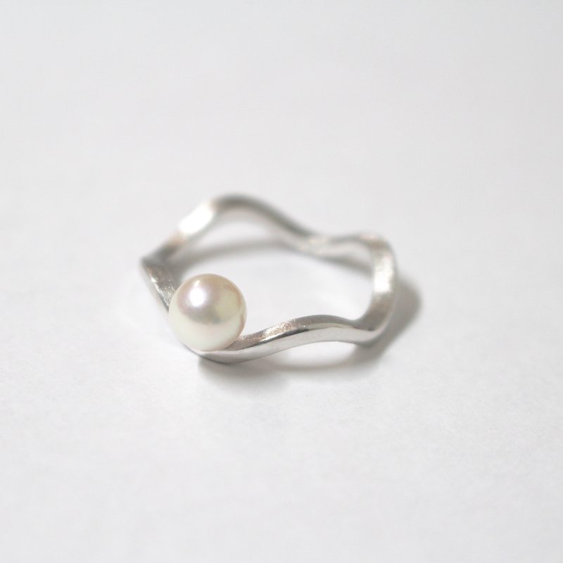 Akoya pearl wavy ring, silver color - General Rings - Gemstone Silver