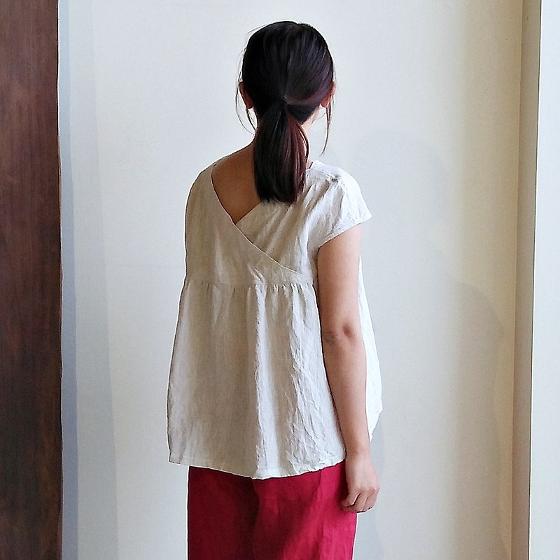 Front and back crisscross pocket sleeve top with fine pleated linen rice - เสื้อผู้หญิง - ผ้าฝ้าย/ผ้าลินิน สีกากี