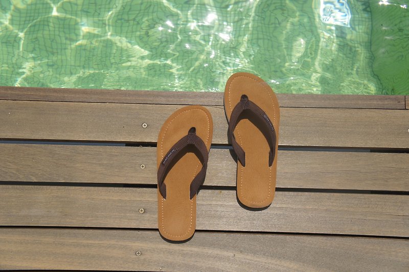 FYE Environmental casual flip-flops WOMEN French chocolate Japanese technology Ultrasuede microfiber environmentally friendly materials, soft, comfortable (recycling concept, durable, does not break down) Get a text blue cloth - รองเท้าลำลองผู้หญิง - วัสดุอื่นๆ สีนำ้ตาล