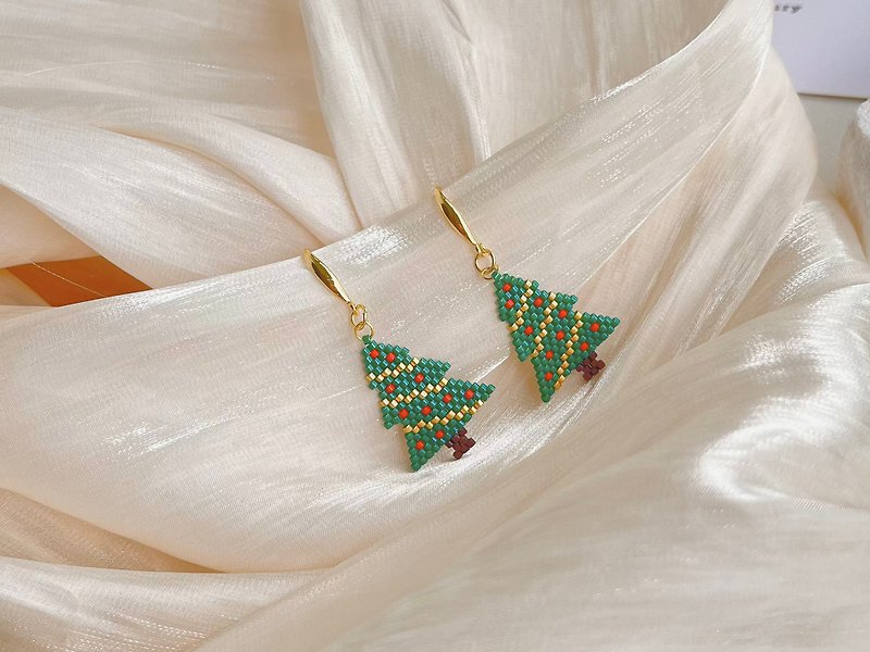 Christmas tree earrings/handmade rice bead ornaments - Earrings & Clip-ons - Glass Multicolor