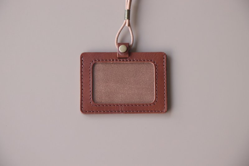 【已完售斷貨】核桃棕橫式|雙層植鞣革識別證套|GOGO - 證件套/識別證套 - 真皮 咖啡色