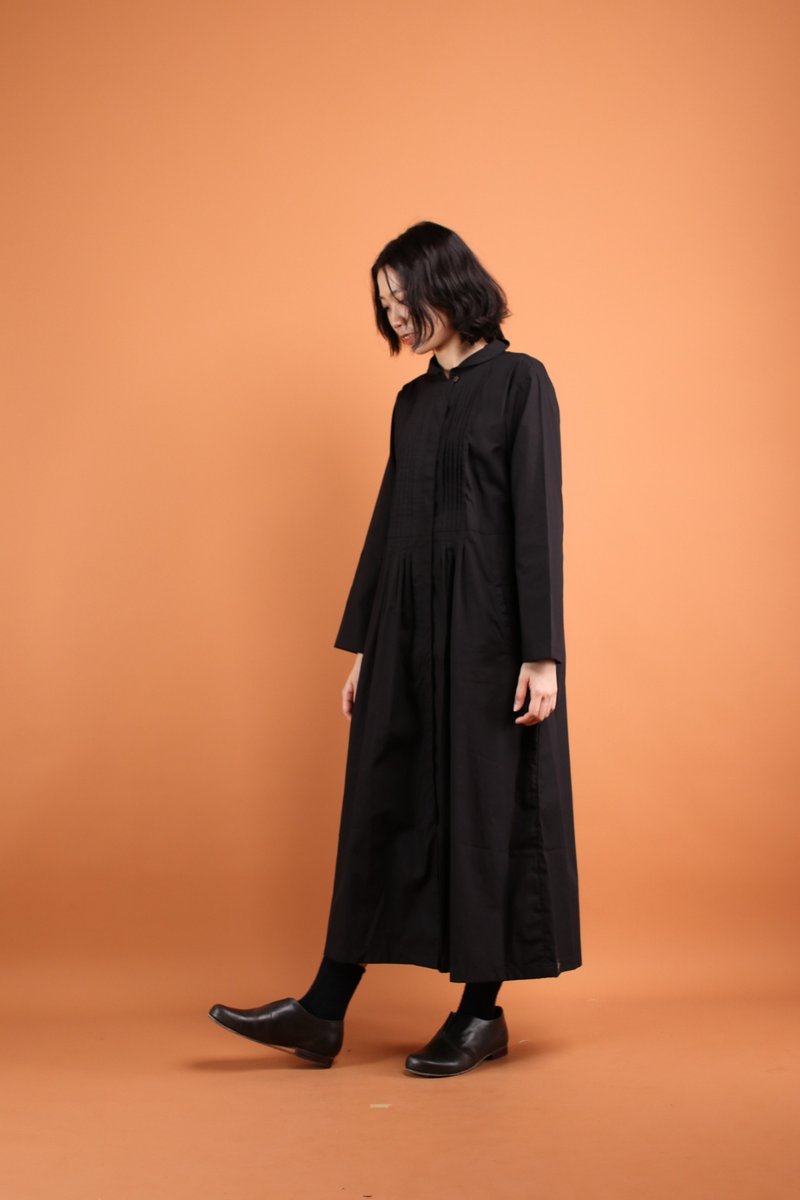 OMAKE.jp 塔克藏釦洋裝PintuckedDress 黑 - 洋裝/連身裙 - 棉．麻 黑色