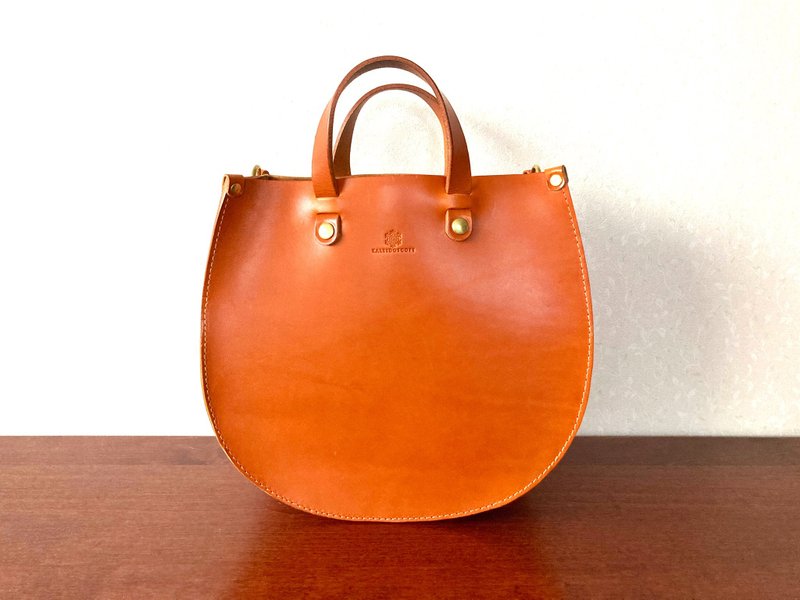 Two bags, one with a back pocket Tochigi leather edge tote bag SUI horseshoes L amber color - กระเป๋าถือ - หนังแท้ สีนำ้ตาล