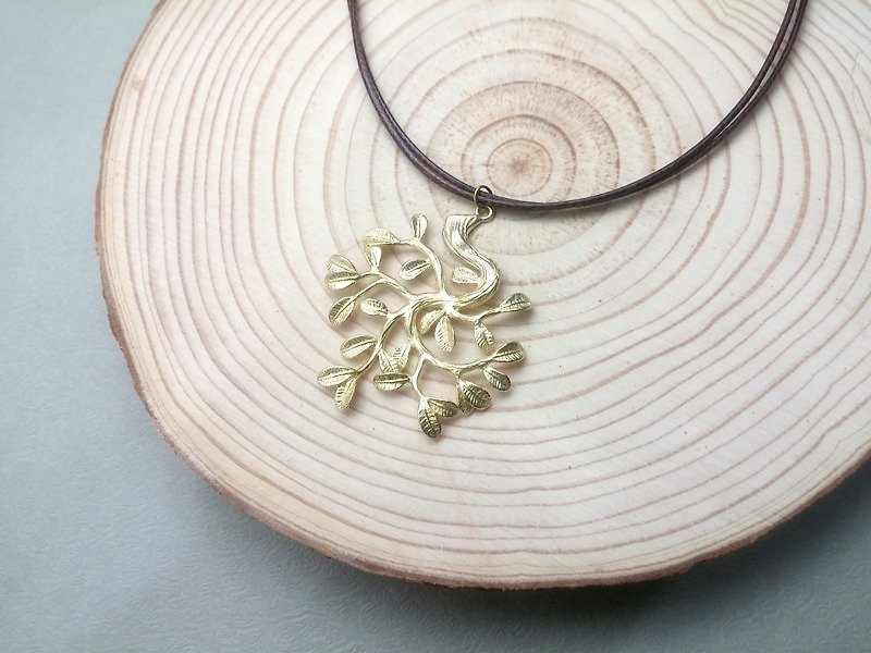 手作りxネックレスイエロー森木の葉無地シンプル蝋ストリング細い線 - ネックレス・ショート - 金属 ゴールド