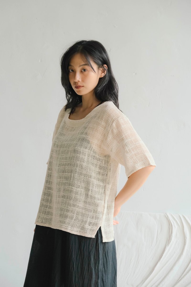 圓領網格針織短袖上衣 / 大麻纖維 杏色 - 女上衣/長袖上衣 - 棉．麻 白色