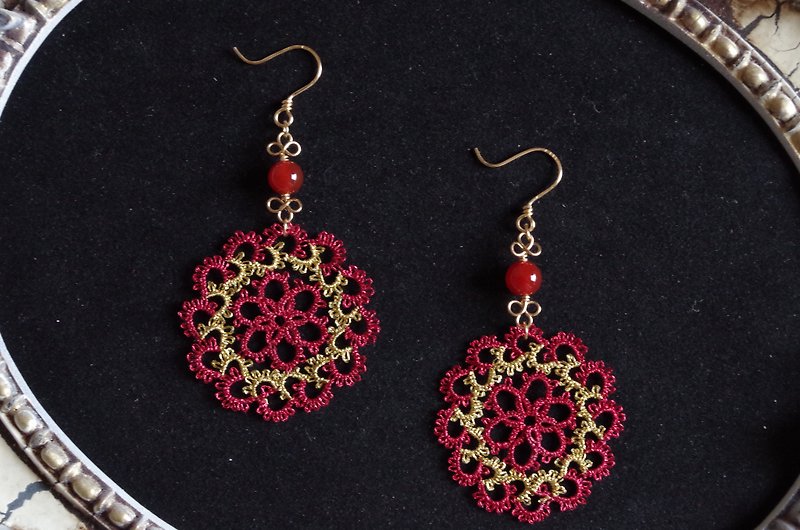 Metallic thread tatting lace and carnelian earrings - Earrings & Clip-ons - Cotton & Hemp Red