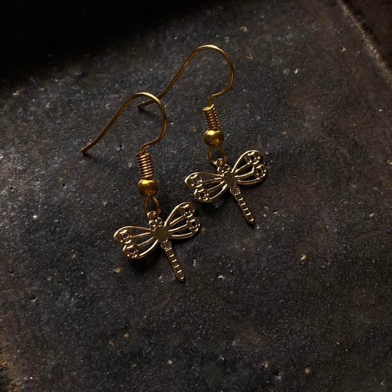 Gold dragonfly hook earrings - ต่างหู - วัสดุอื่นๆ สีทอง