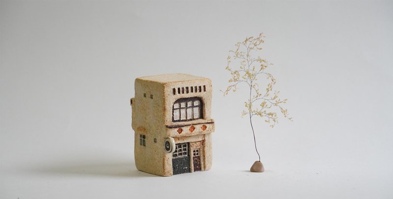 陶藝手作-小陶房-台灣味透天厝-老屋咖啡廳 - 擺飾/家飾品 - 陶 卡其色