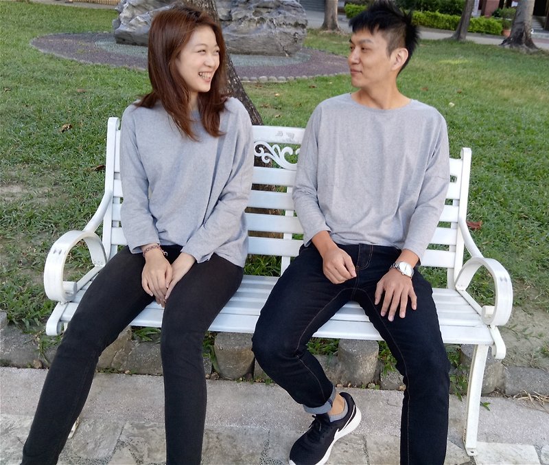 As long as there is you by your side, the loose back curved design blouse-gray | 100% organic cotton | female and female lovers, sisters, girlfriends, Korean style, self-cultivation, comfortable and loose long-sleeved texture - Unisex Hoodies & T-Shirts - Cotton & Hemp Gray